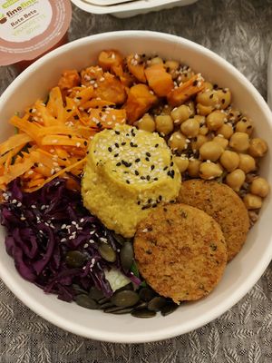 A very Vegan bowl at FineFine in Hilden