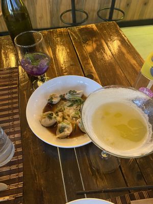 Best dumplings I’ve ever had ! Mushroom and garlic and chive available. Clearly marked vegan ! Vegan stirfry and great cocktails !  #Veganuary at Kanu Gastropub  in Nadi