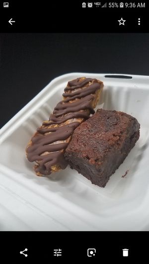 brownie and butterfinger at PuraVegan in St Louis