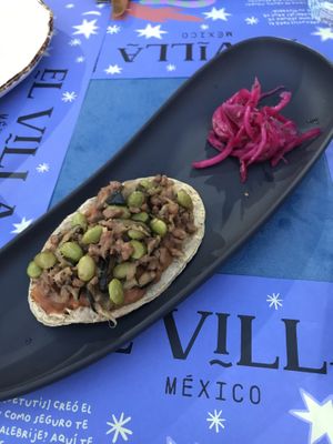 Chalupa Querétaro veggie (vegan)  at El Villa Mexico in Huesca