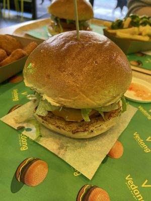 Cheesyburger  at Vedang - green burger | P- Berg in Berlin