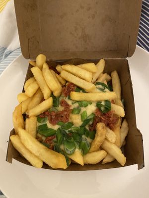 Cheesy Fries (with added bacon)  at Vedang - green burger | P- Berg in Berlin