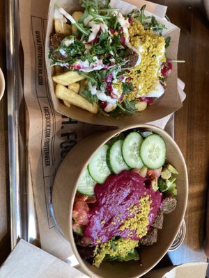 Vegan fries + vegan salad   at Frittenwerk - Friedrichstraße in Berlin