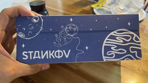 Laika Hot Dog Box with its space theme. / Caja Laika Hot Dog con su temática espacial. at Stankov - Chapinero in Bogota