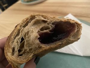 🫐🥐 #Veganuary at Good One Café in Hamburg