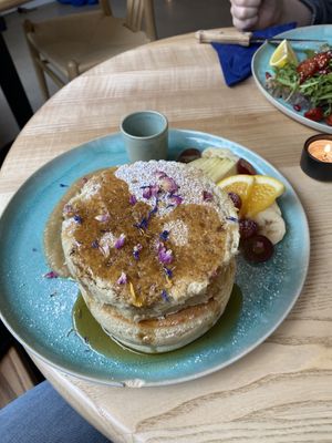 Mit ahorn sirup drüber  at Good One Café in Hamburg