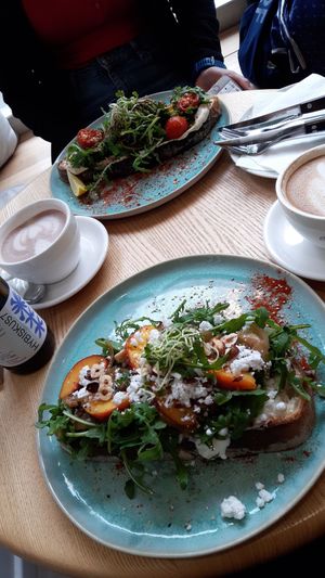 peach heaven, avocadobread and coffee at Good One Café in Hamburg