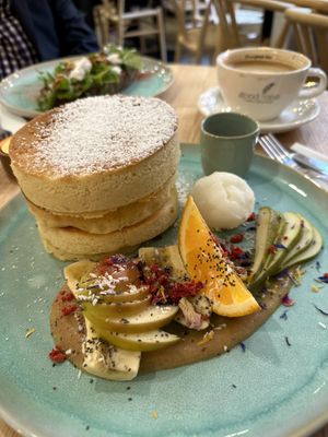 „Die gestapelten Pancakes“ waren unfassbar lecker   at Good One Café in Hamburg