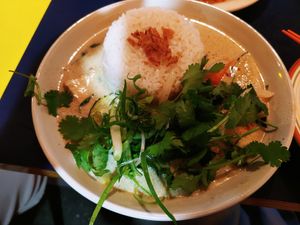 Green curry with rice at Hi Thai in Seoul