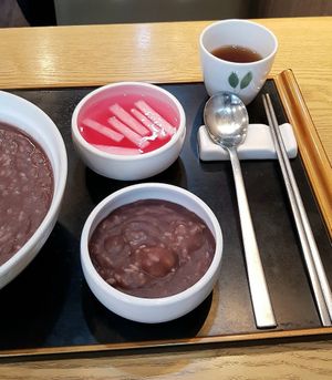 Red bean porridge 동지팥죽 - close-up at Bonjuk 본죽 - Nokdu in Seoul