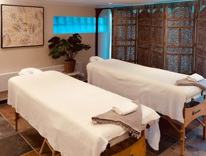 Massages at Centre Ahimsa in Verrieres-le-buisson