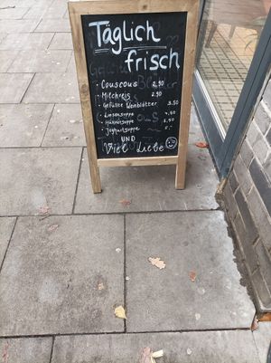 Couscous, gefüllte Weinblätter, Linsensuppe.. at Asli in Hamburg