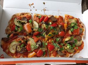 Pinsa mit Grillgemüse at Asli in Hamburg