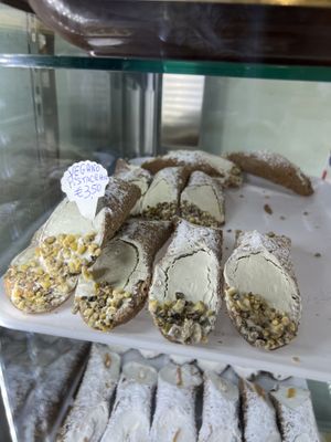 Pistachio cannoli vegan  at Romeo Peluso in Pompei