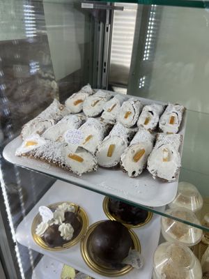 Classic cannoli vzgan  at Romeo Peluso in Pompei