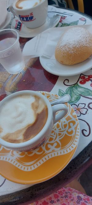 Cappachino and Frolla at Romeo Peluso in Pompei