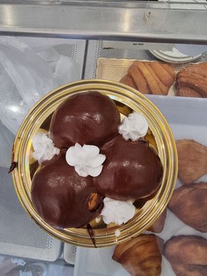 Vg profiterol at Romeo Peluso in Pompei