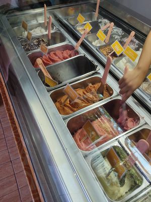 Flavours, 50% vegan at Dolce Gelato in San Marcos La Laguna