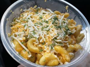 Mac & chz   at Vibez Kitchen in Killeen