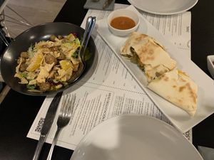 Salad veganos and quesadillas 👌👌👌 at Copenhagen in Valencia