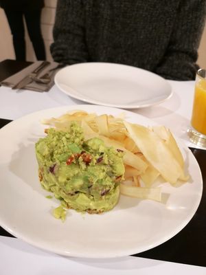 Fried cassava nachos with guacamole at Copenhagen in Valencia