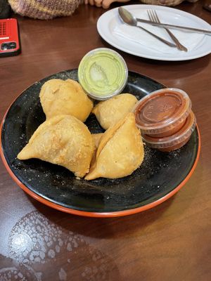 Samosas vegetais😋  at Tandoori Express in Oakhurst