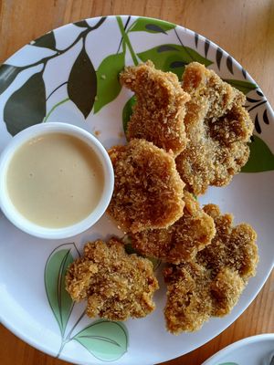 Wings of fire w honey mustard sauce at Sokko Happy Food in Heredia