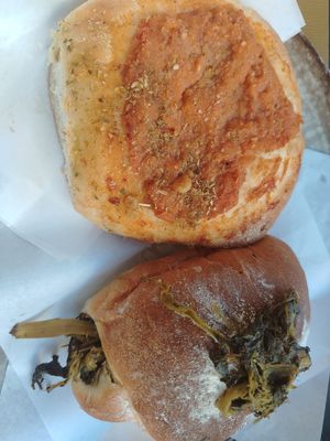 Sfincione vegano e pezzo di rosticceria con friarelli e melenzane at Matteotti Café in Palermo