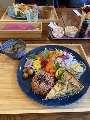 Vegan quiche set  at Neo Shalom in Beppu