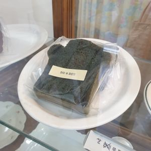 pounds at Summer Bakery in Suwon