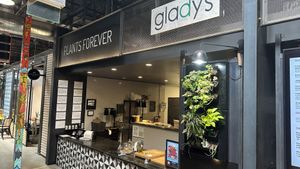 Counter service   at Gladys  in Edgewater