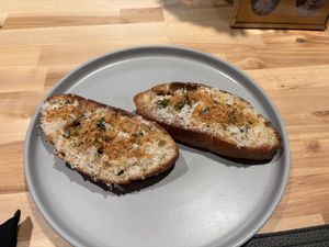 Garlic breadd  at Gladys  in Edgewater