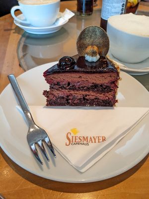 vegan black forest cake at Caféhaus Siesmayer in Frankfurt