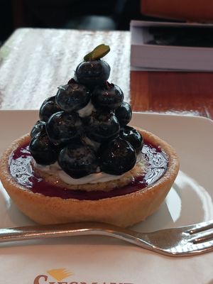 The vegan blueberry tart at Caféhaus Siesmayer in Frankfurt