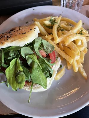 Hamburguesa vegana  at Finnegan in Villa La Angostura