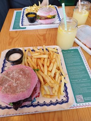 Vegan burger 🥰 at Bira dos Namorados in Porto