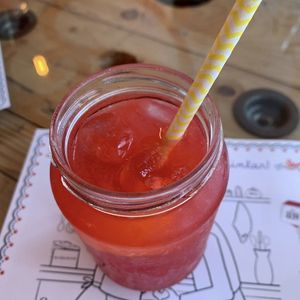 Limonada de frutos rojos (1,95€) at Bira dos Namorados in Porto