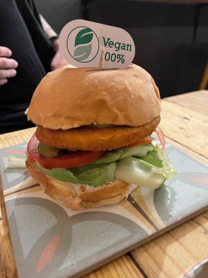 chicken burger  at Atabalats in Barcelona