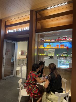 Front  at Fruits in Life in Tokyo