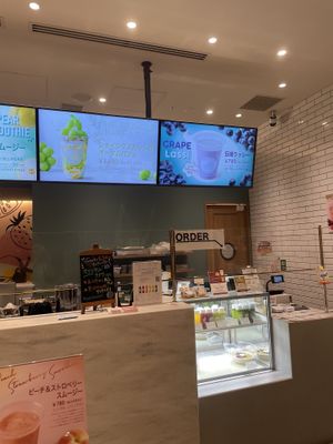 Counter  at Fruits in Life in Tokyo
