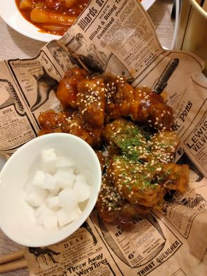 Korean street style deep fried cauliflower with 1/2 soy garlic sauce and 1/2 lemon basil sauce and pickled daikon on the side at Mama Bowls in Arnhem
