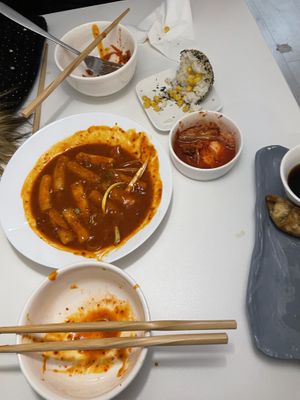 Rice cake, Kimchi, Gyoza and Jumeokbaap   at Mama Bowls in Arnhem