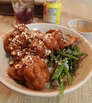 Cauliflower bowl 🍚 at Mama Bowls in Arnhem