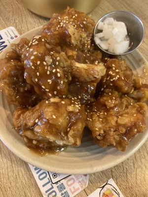 Fried cauliflower with soy garlic sauce  at Mama Bowls in Arnhem