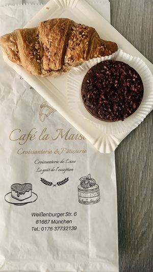 Vegan 🌱 croissant 🥐 and chocolate tarte   at Café la Maison in Munich