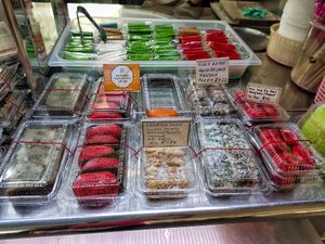 nyonya kueh at HarriAnns Nonya Table in Central Singapore