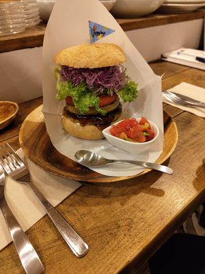 Veg burger with pico-de-gallo at Vegginy in Kyoto
