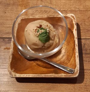 Glace au caramel salé (délicieuse) at Vegginy in Kyoto