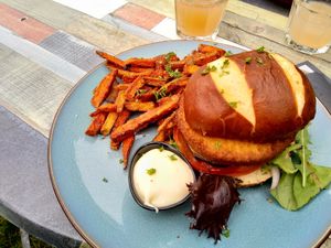 Falafelburger with vegetable fries at Boscafé Merlijn Gaststätte in Kranenburg