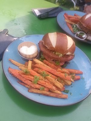 Smoky bbq burger with vegetable fries at Boscafé Merlijn Gaststätte in Kranenburg